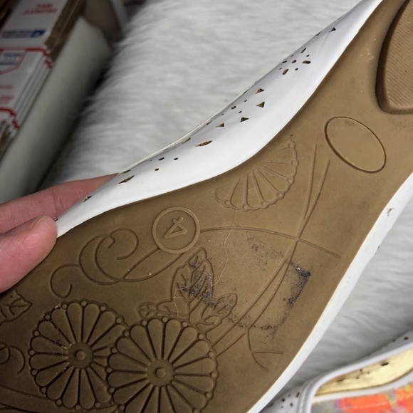 Steve Madden Girls Flats | Size 4 - Picture 7 of 7